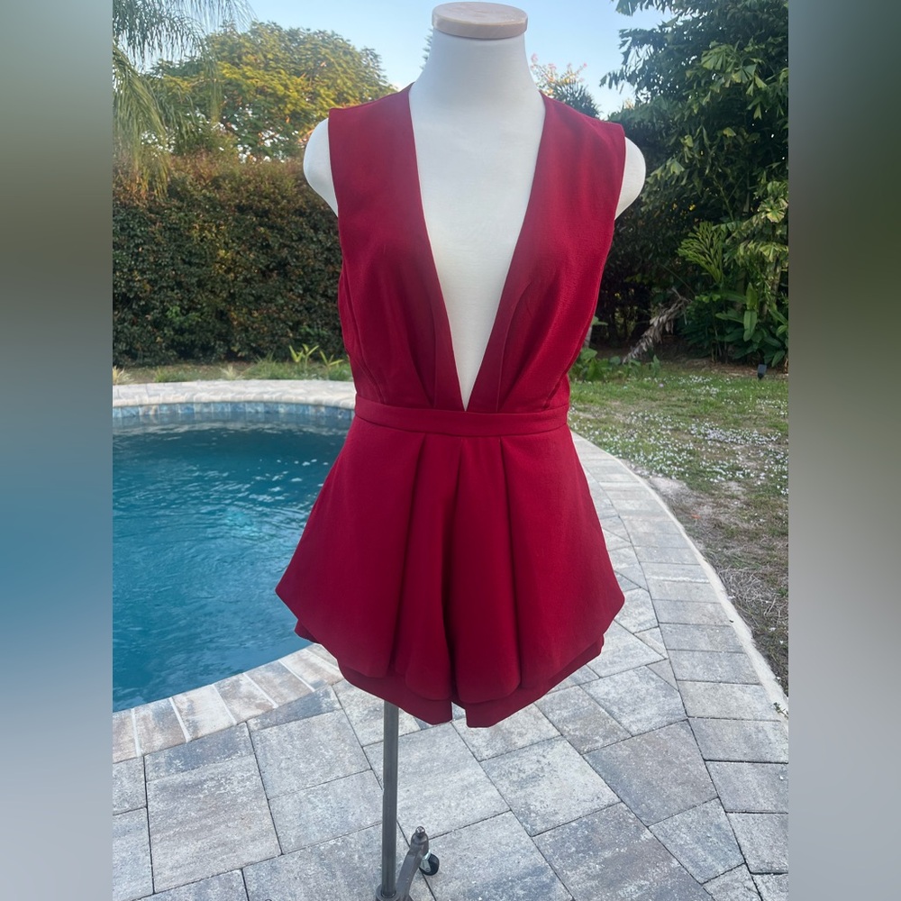 L'ATISTE Deep Plunge V Shorts Romper Size medium